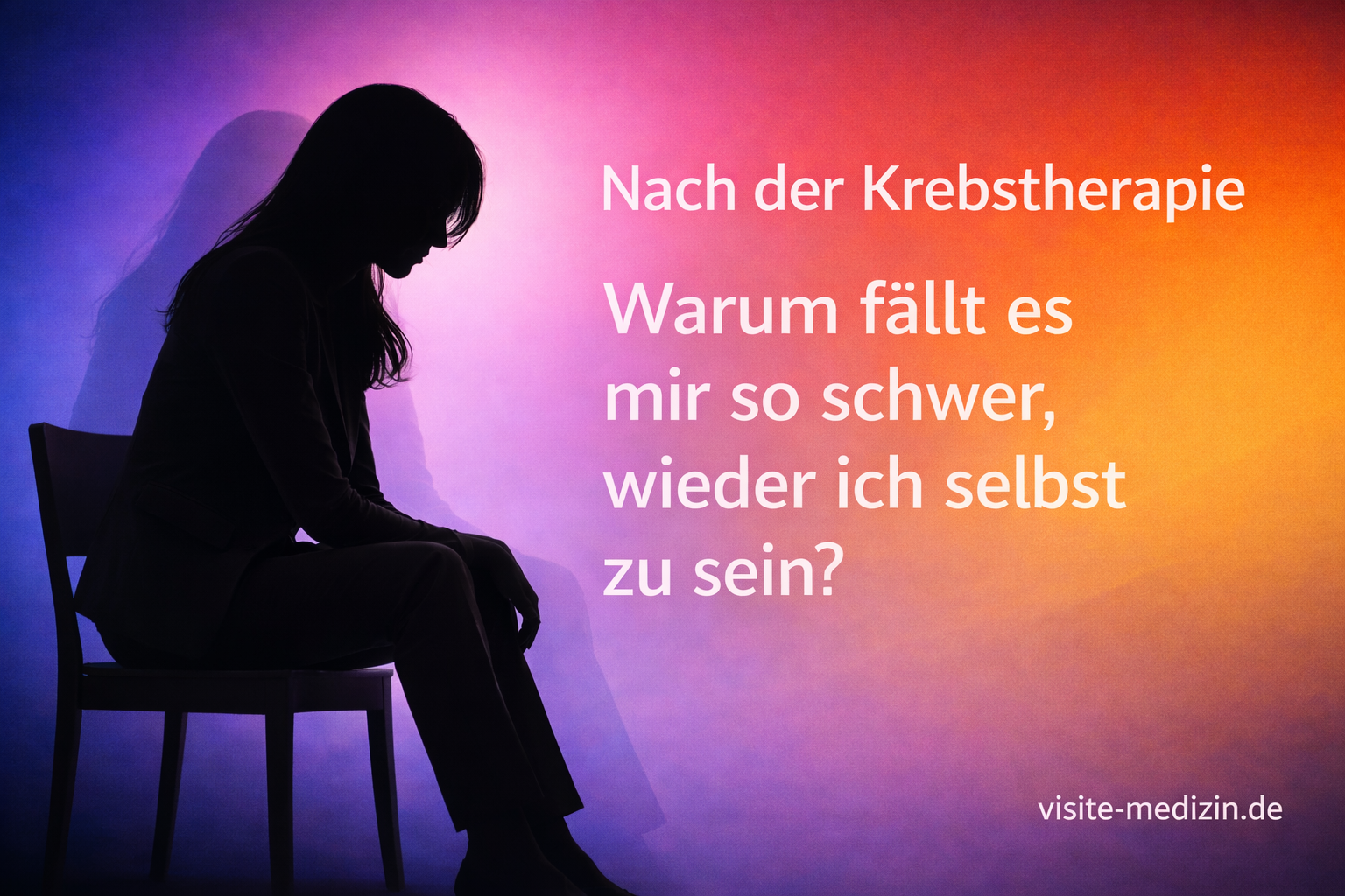Schwarze Silhouette einer Frau im Business-Outfit, sitzend auf einem Stuhl links. Rechts steht der Text: ‚Nach der Krebstherapie‘ sowie ‚Warum fällt es mir so schwer, wieder ich selbst zu sein?‘. Unten rechts die Signatur ‚visite-medizin.de‘. Hintergrund als abstrakter Farbverlauf in den typischen visite-medizin.de-Farben von Blau über Violett und Magenta bis Rot, Orange und Gelb.