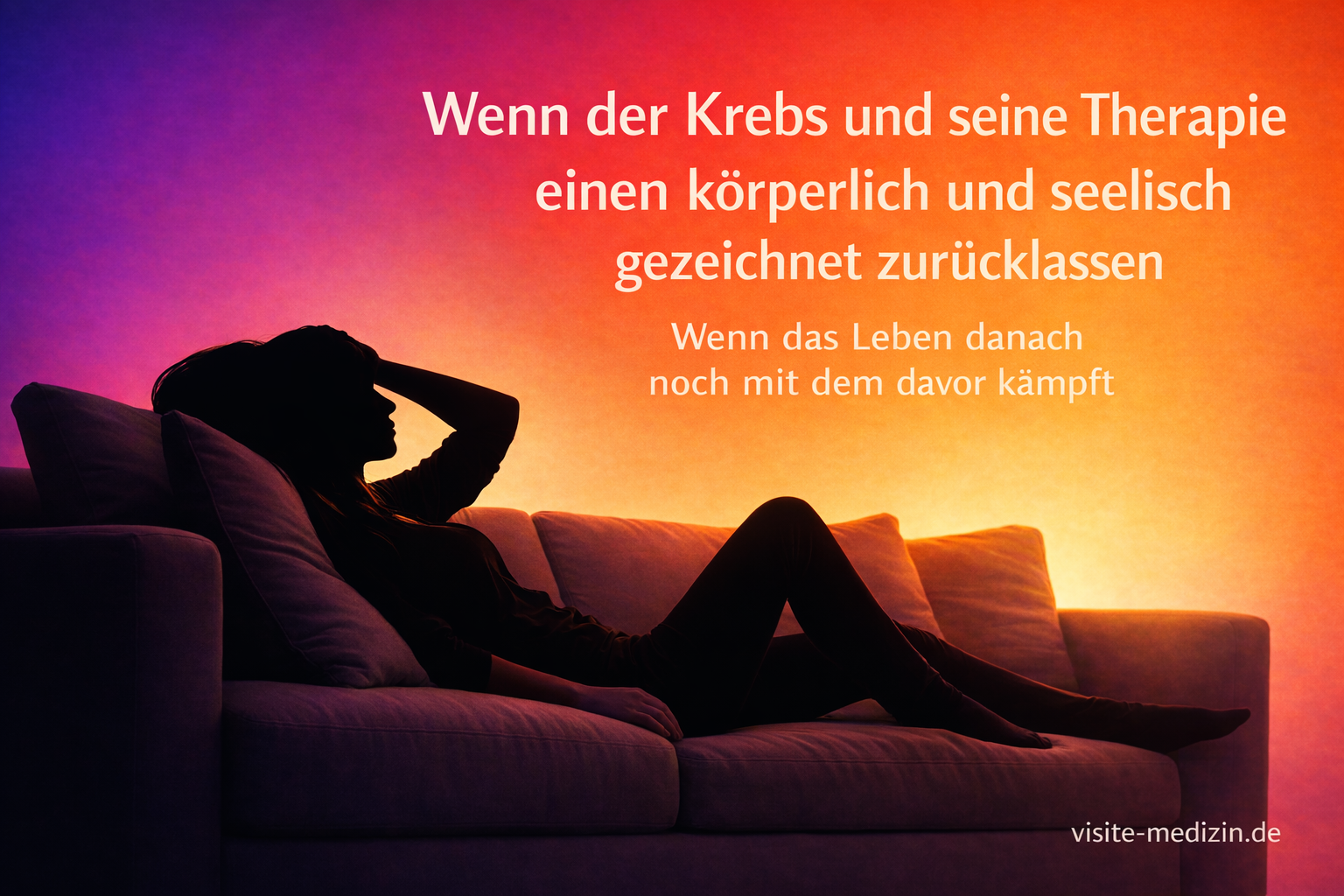 Schwarze Silhouette einer 45-jährigen Frau, halb liegend auf einem Sofa, vor einem warmen Farbverlauf. Symbol für körperliche und seelische Erschöpfung nach einer Krebserkrankung.